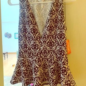 Pink zone black and white peplum vneck top